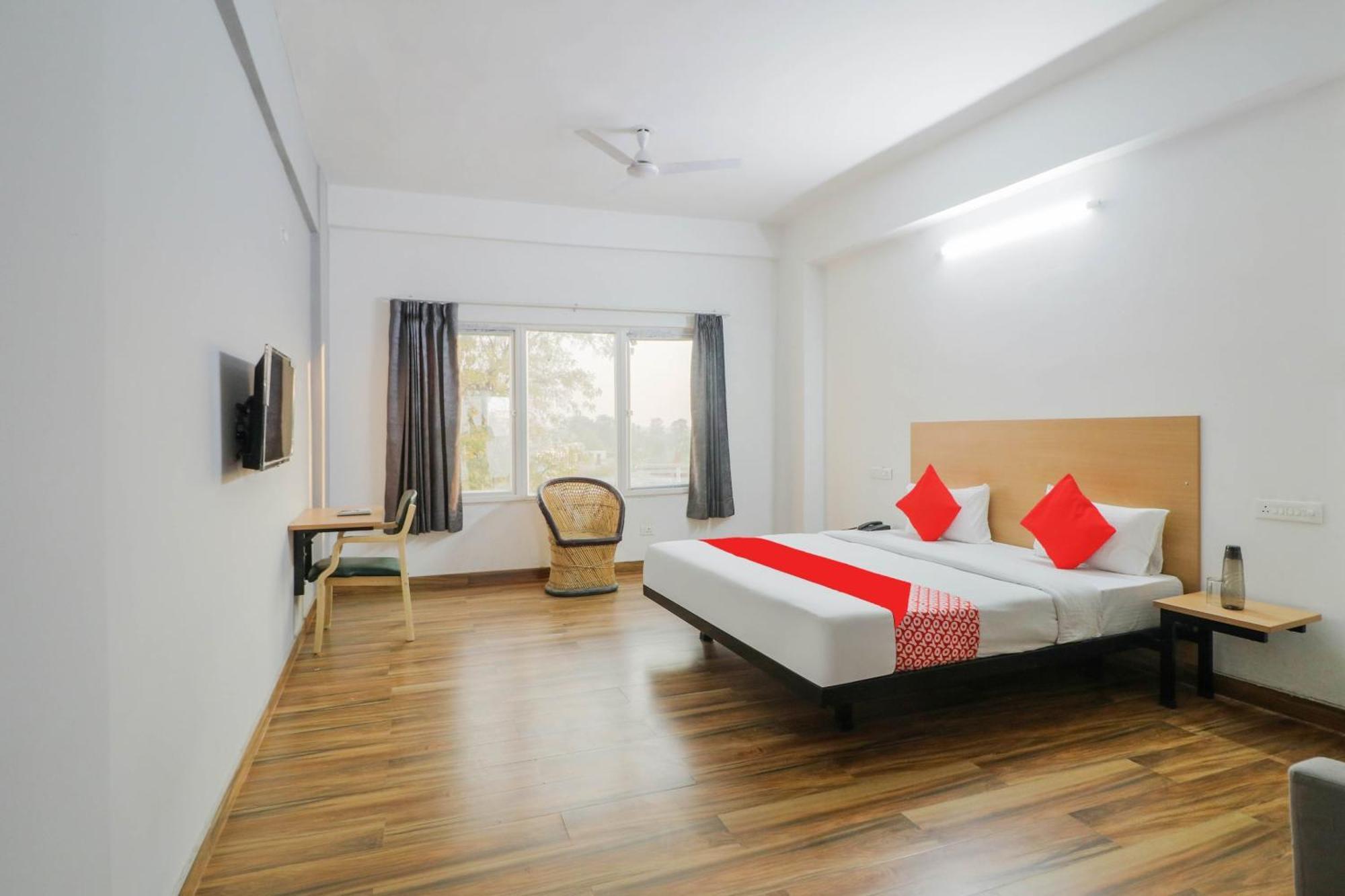 Townhall Bhiwadi Eksteriør bilde