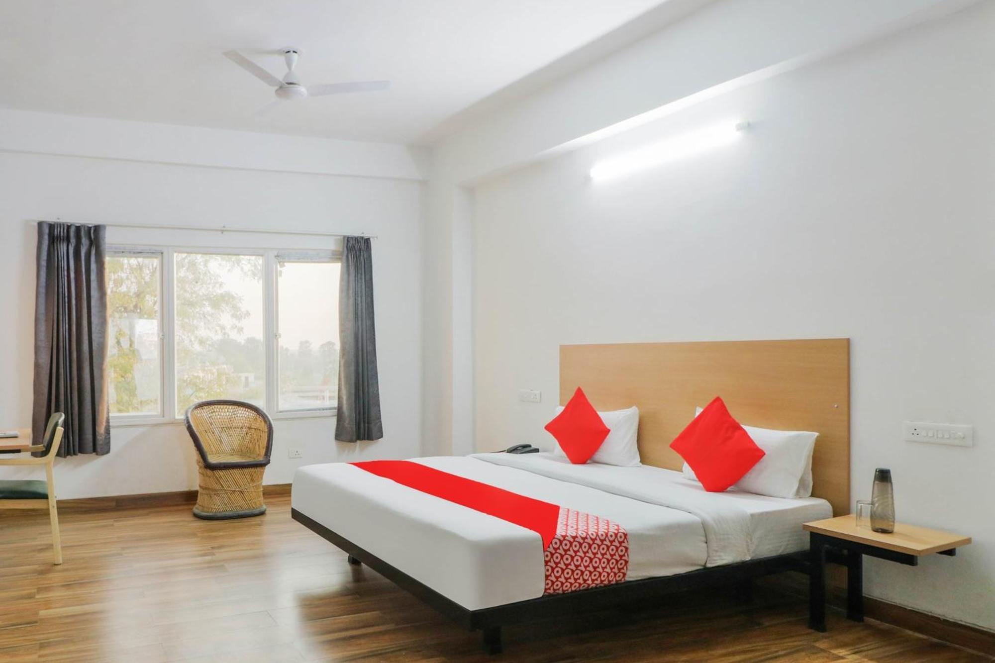 Townhall Bhiwadi Eksteriør bilde