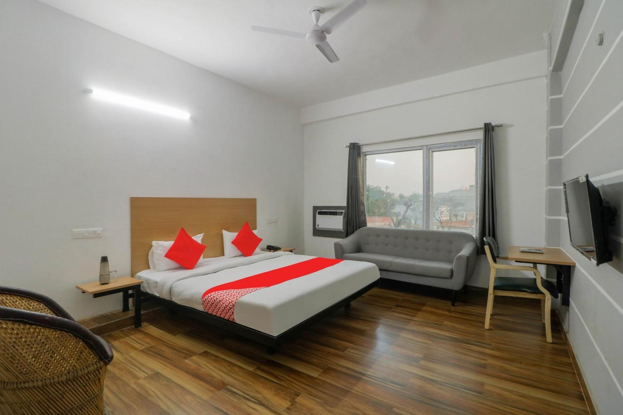 Townhall Bhiwadi Eksteriør bilde